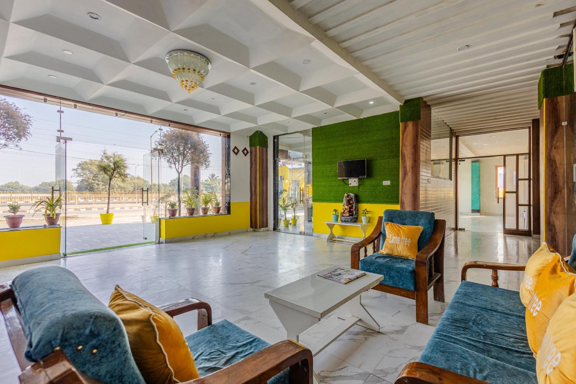 Lime Tree Hotel And Banquet Vrindāvan Εξωτερικό φωτογραφία