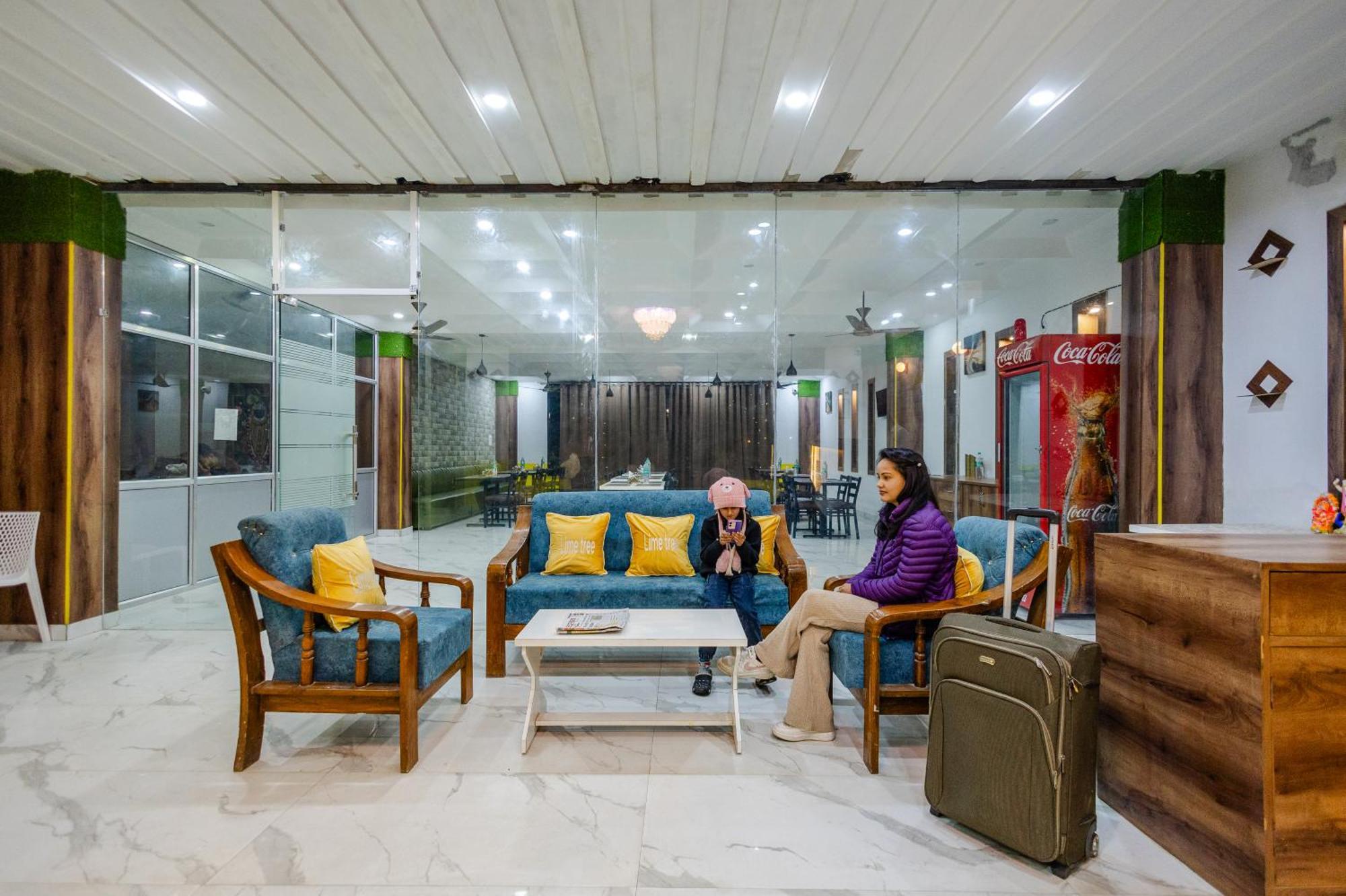 Lime Tree Hotel And Banquet Vrindāvan Εξωτερικό φωτογραφία