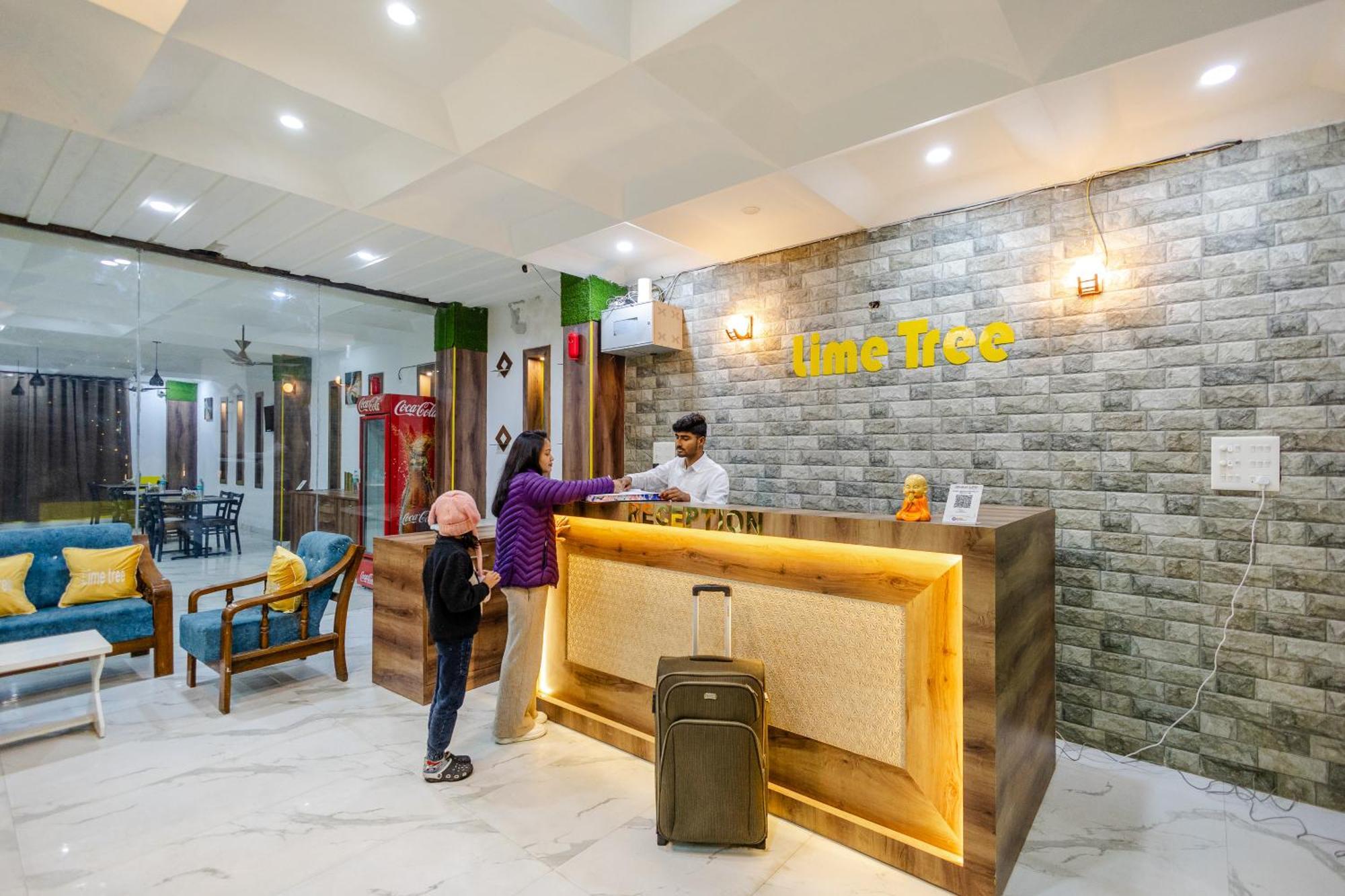 Lime Tree Hotel And Banquet Vrindāvan Εξωτερικό φωτογραφία
