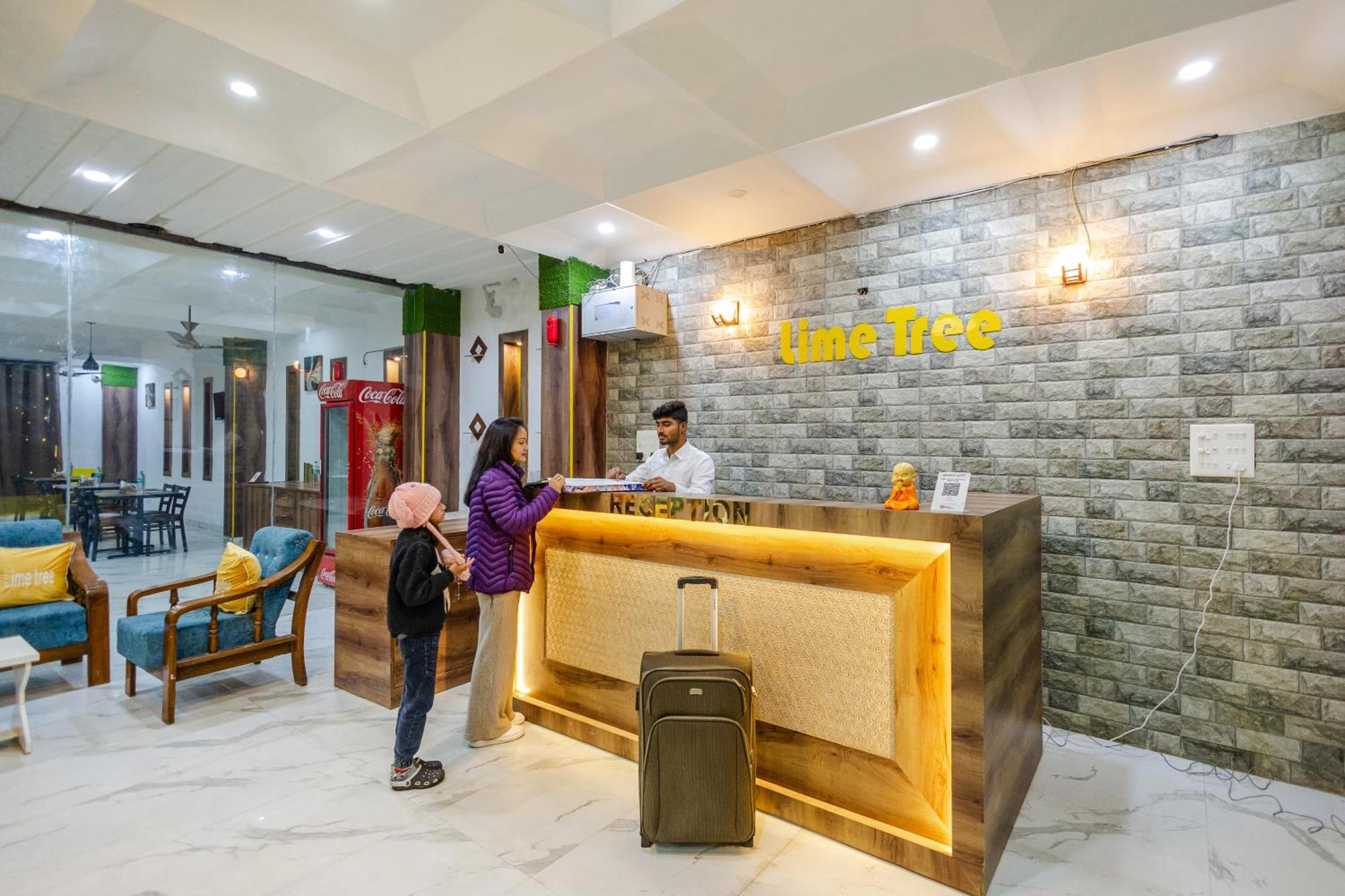 Lime Tree Hotel And Banquet Vrindāvan Εξωτερικό φωτογραφία