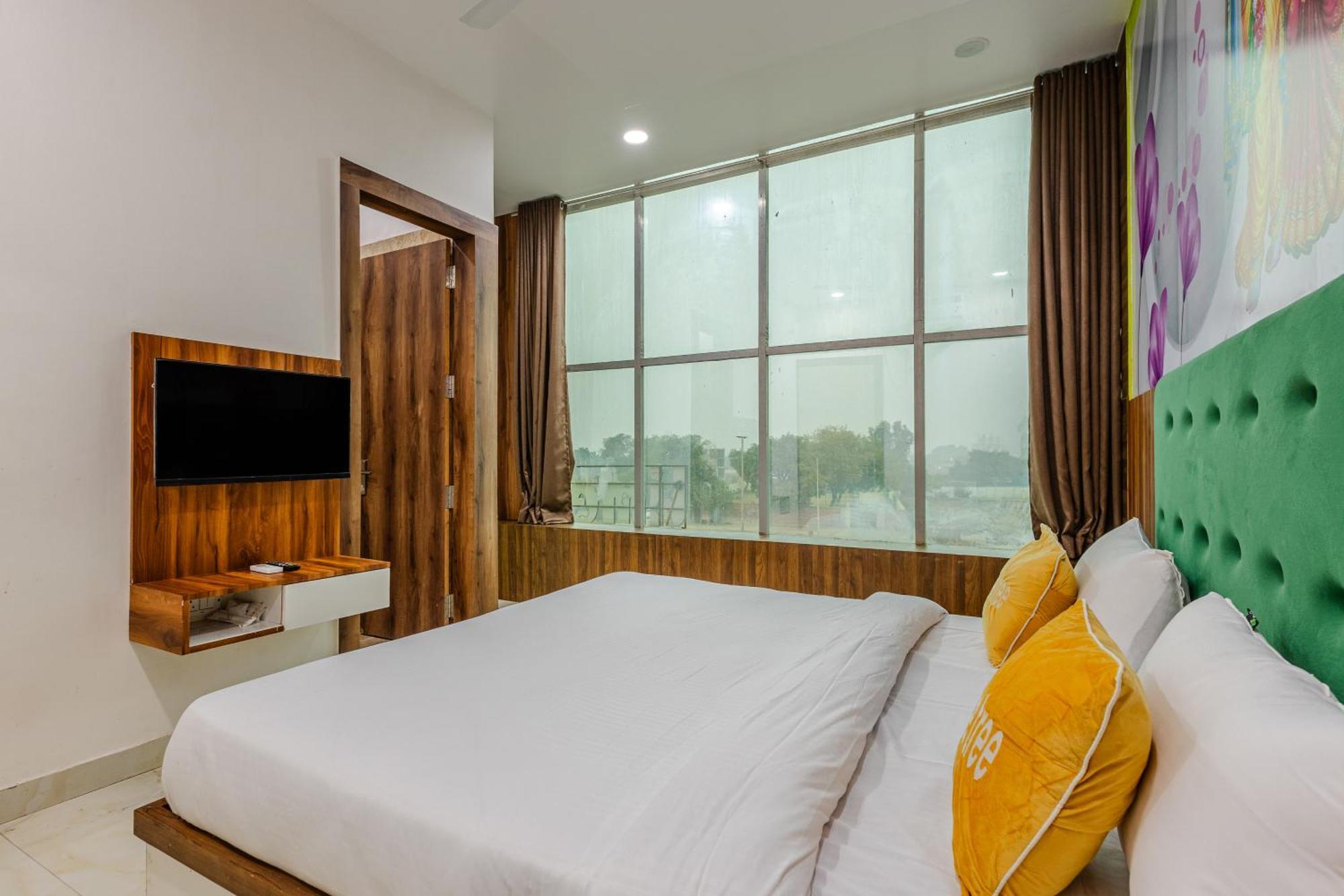 Lime Tree Hotel And Banquet Vrindāvan Εξωτερικό φωτογραφία