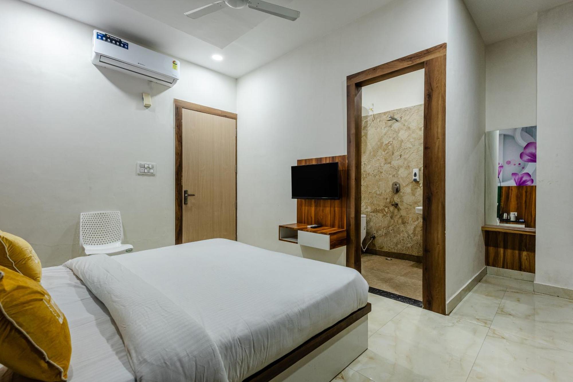 Lime Tree Hotel And Banquet Vrindāvan Εξωτερικό φωτογραφία