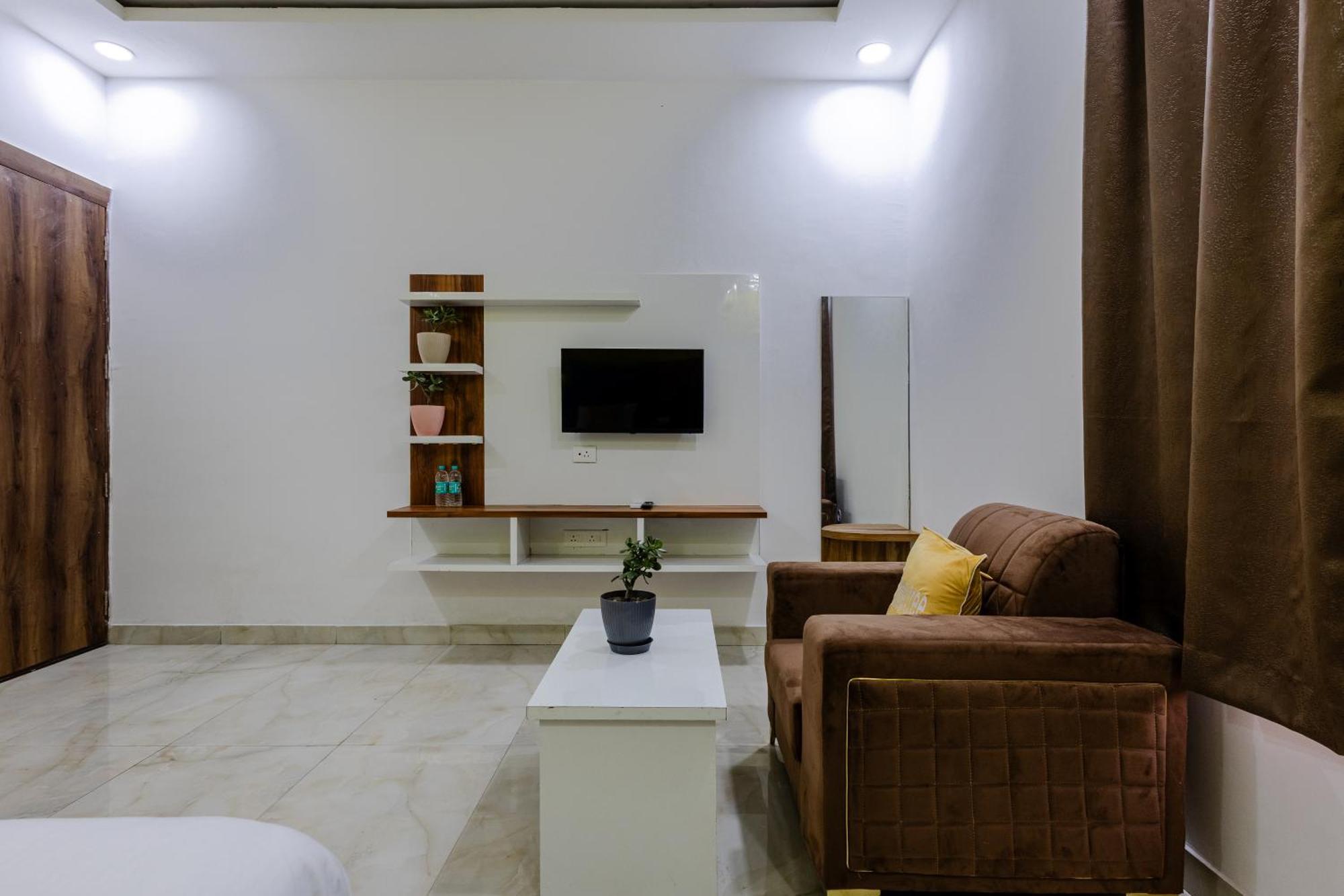 Lime Tree Hotel And Banquet Vrindāvan Εξωτερικό φωτογραφία